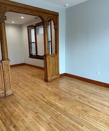 5th image of 1424 N Maplewood Ave