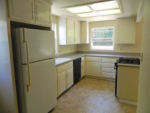 4th image of 120 Dorer Dr