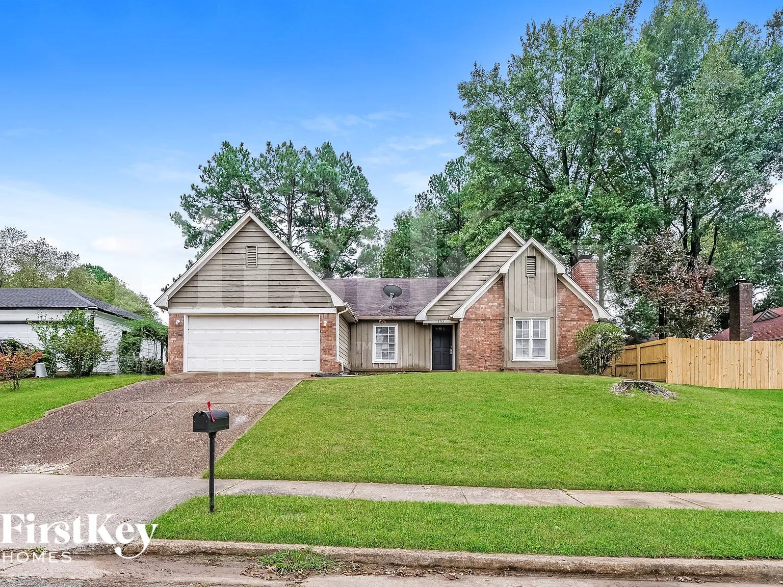 3 bed, 2.0 bath, 1419 sqft, $1,570 — Photo 1