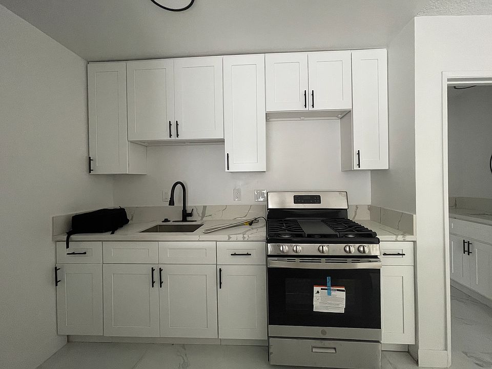 2nd image of 6554 La Mirada Ave #24