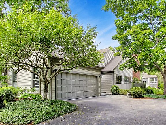 2nd image of 32 Warrington Dr