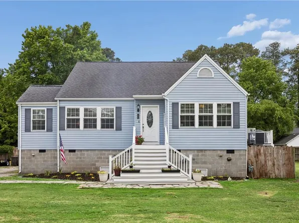 25 Lodge Rd, Poquoson, VA 23662
