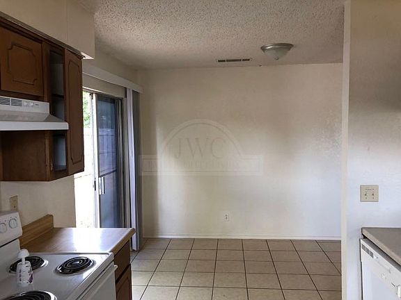 4th image of 2304 Shoemaker Dr #A