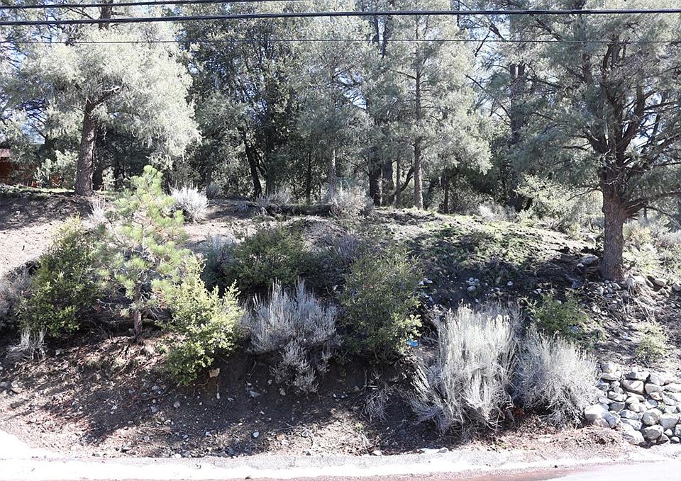 1st image of 2216 Woodland Dr