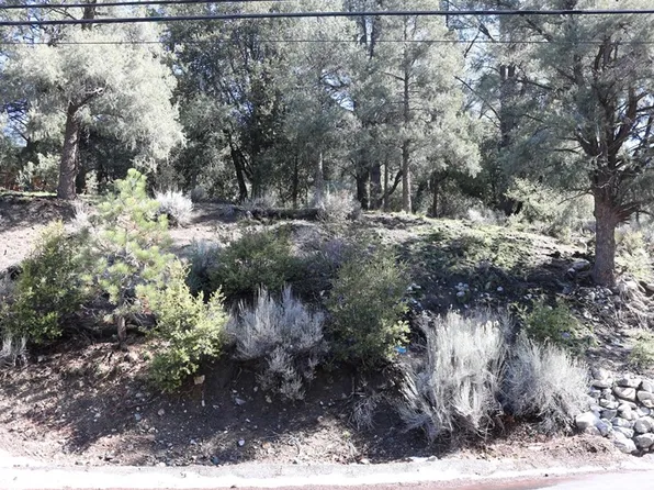 2216 Woodland Dr, Pine Mountain Club, CA 93222