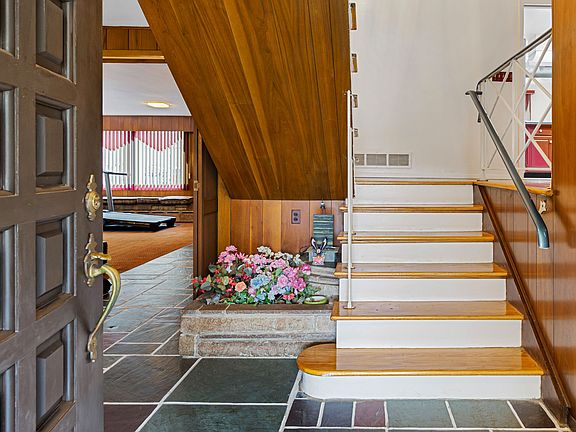 12-Entryway.jpg