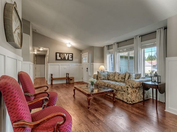 4th image of 11205 211th Avenue Ct E