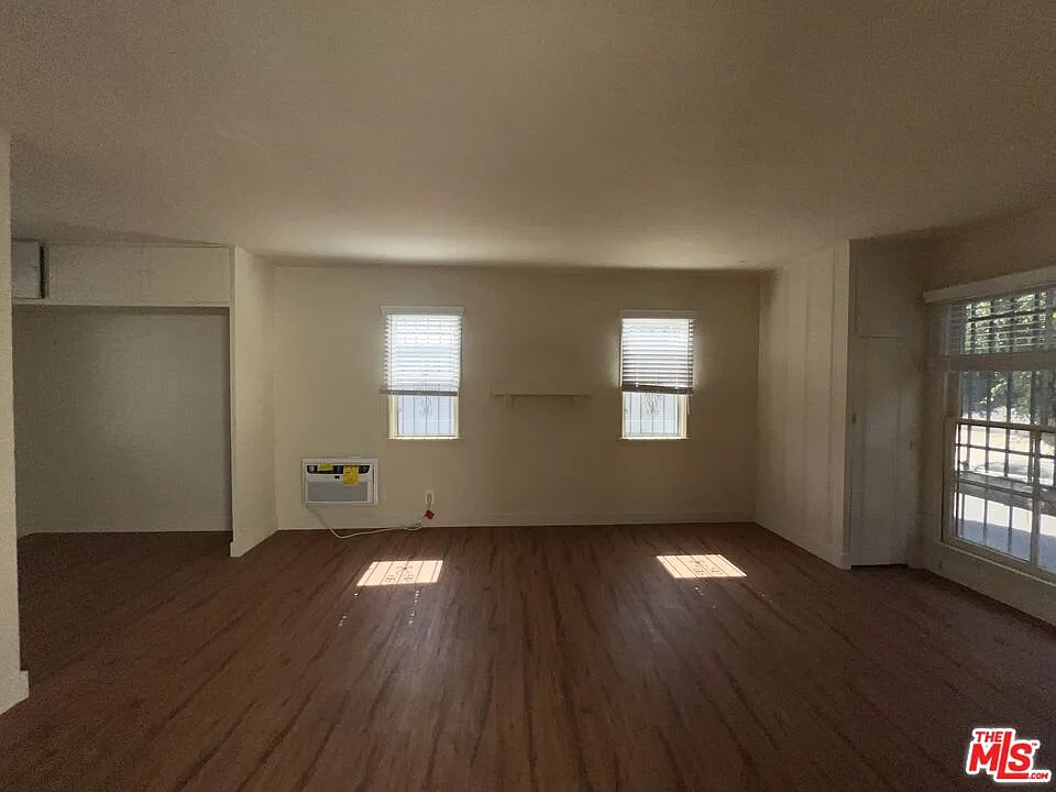 Studio, 400 sqft, $1,650 — Photo 2