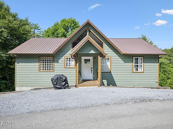 3rd image of 916 Hideaway Hills Cir