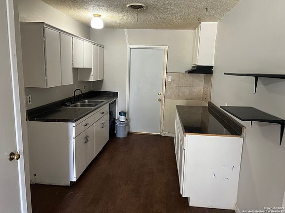 3rd image of 3310 KILDARE AVE