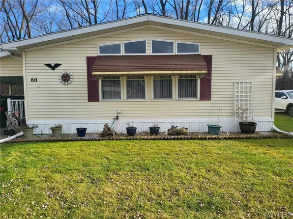 60 Parkside Cir, Buffalo, NY 14227