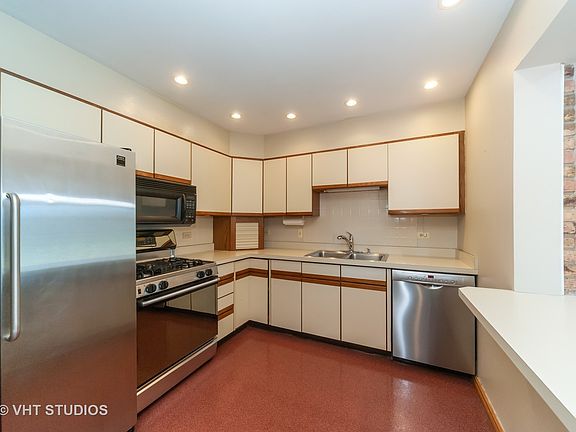 3rd image of 1953 Thornwood Ln