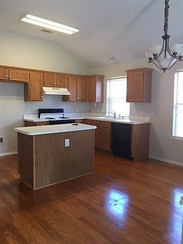2nd image of 1006 Winston Dr
