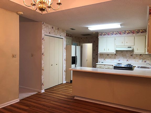 4th image of 4089 Kilarney Cir