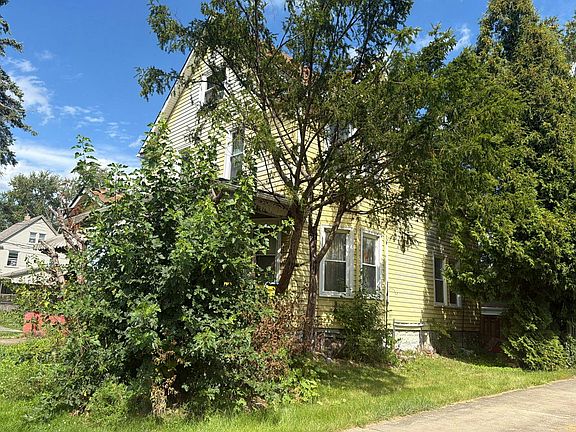 2nd image of 731 N Main St