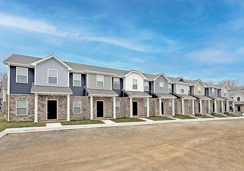 2 bed, 2.5 bath, 1100 sqft, $1,180 — Photo 1