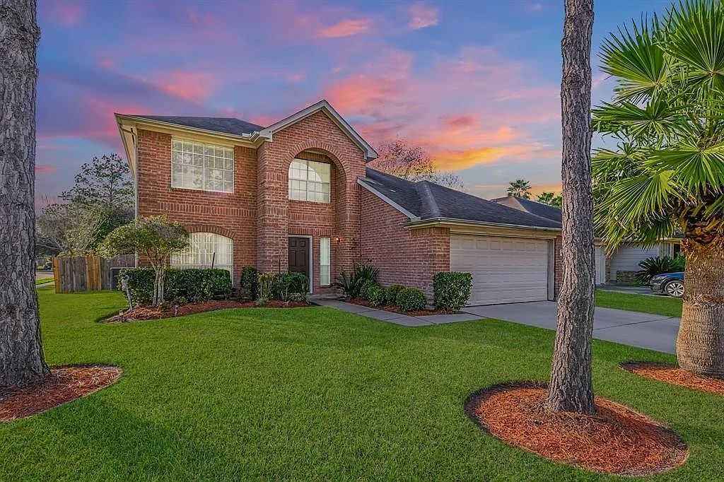 4 bed, 2.5 bath, 2116 sqft, $2,350 — Photo 1