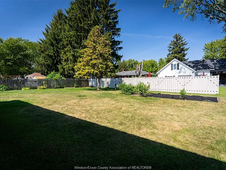 760 Wallace Ave — Photo 26