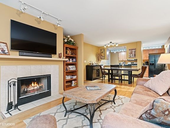 2nd image of 300 W Scott St #501A