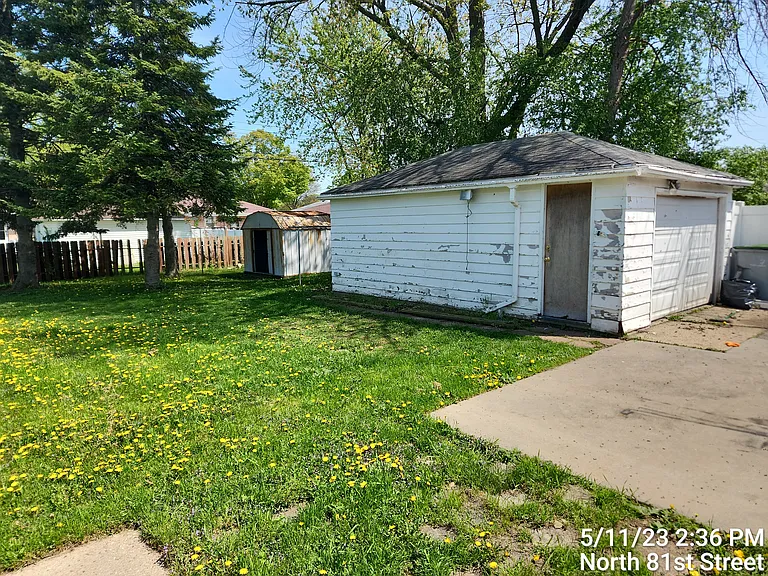 5860 N 81st St — Photo 14