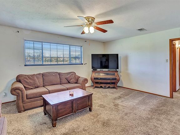 4th image of 2429 Saba Ln