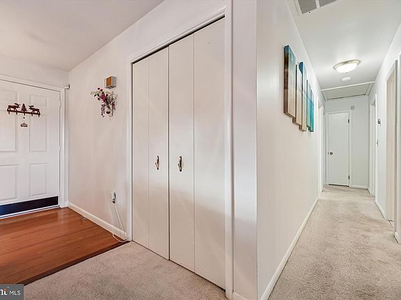 4th image of 2318 Persimmon Dr