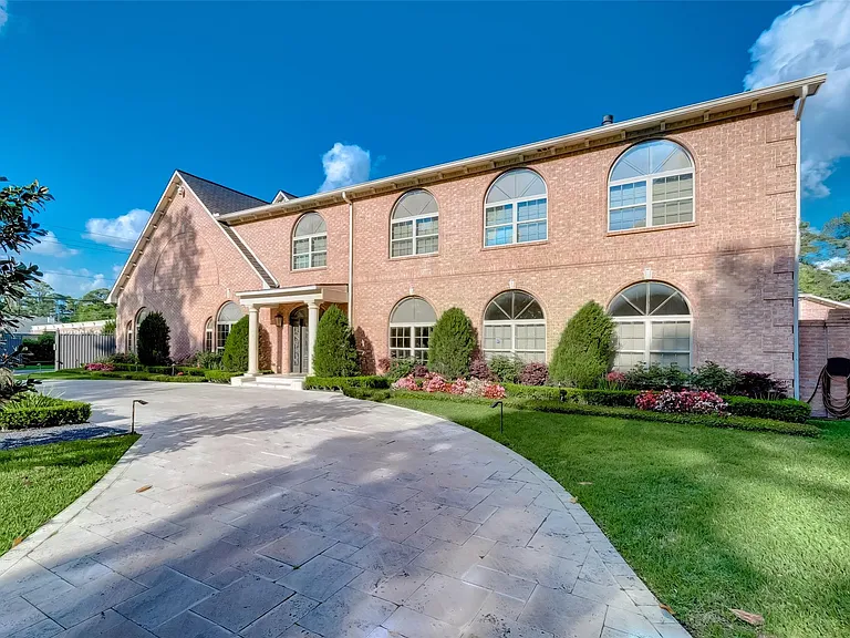 12445 Memorial Dr — Photo 3