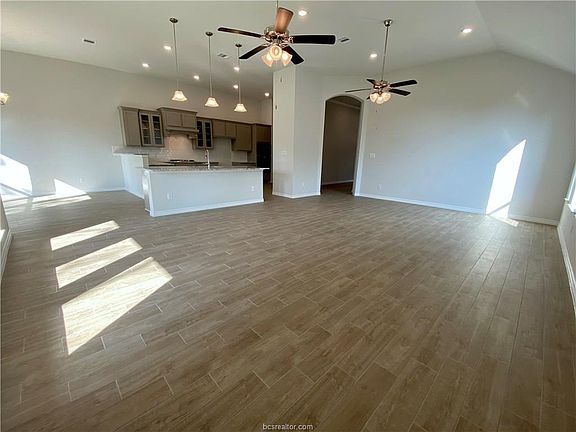 4th image of 2712 Lakewell Ln