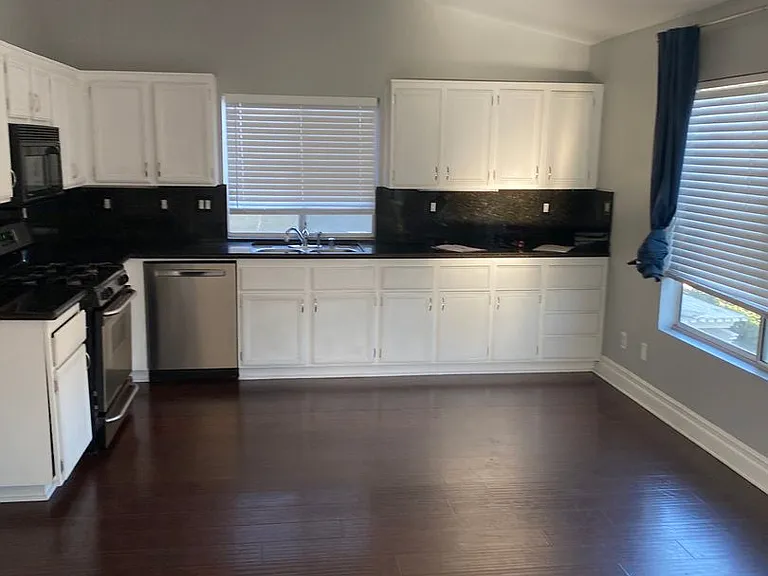 823 Viewpointe Ln — Photo 9