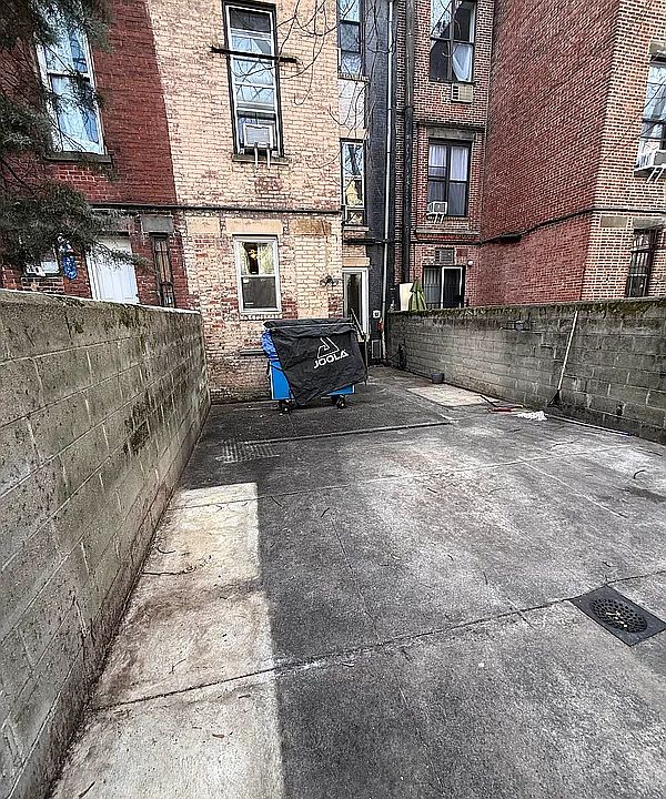 1st image of 125 W 81st St APT B