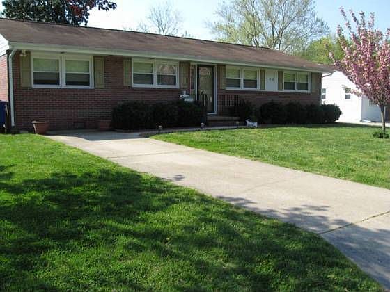 1st image of 23 Edgemoor Dr