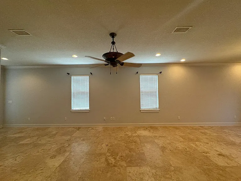 241 Inverrary Dr — Photo 8