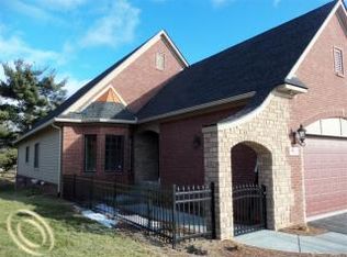 9823 Nature Valley Dr, Brighton, MI 48114