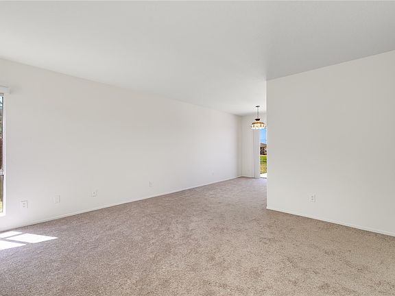 4th image of 12662 Thomas Ct