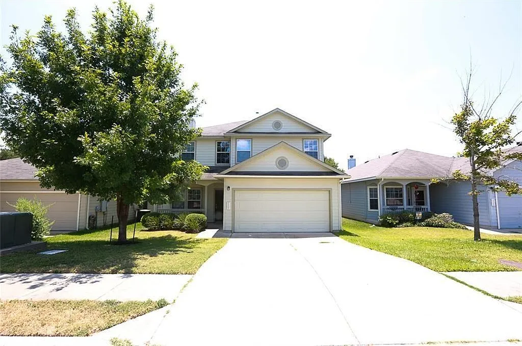 4 bed, 2.5 bath, 1919 sqft, $2,400 — Photo 2