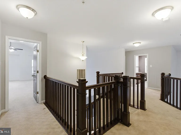 7585 Holly Ridge Dr — Photo 15