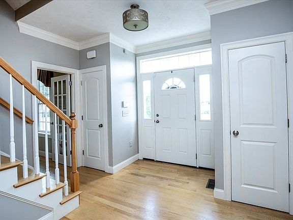 3rd image of 20 Brentwood Dr