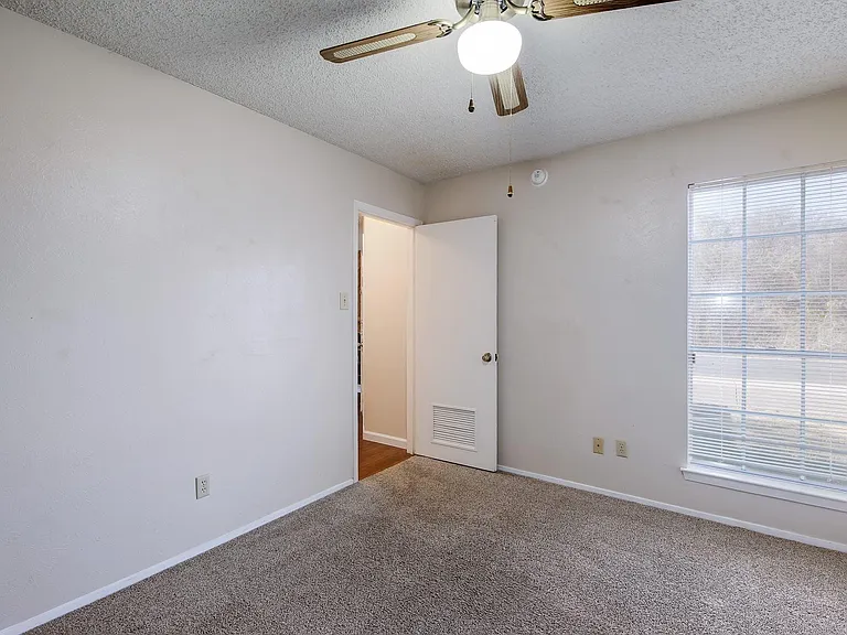 4407 Limewood Ct #B — Photo 23