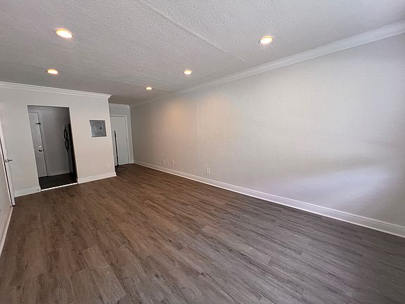 4th image of 25 Menores Ave #2