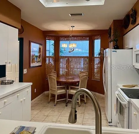 9611 Castle Point Dr #916 — Photo 10
