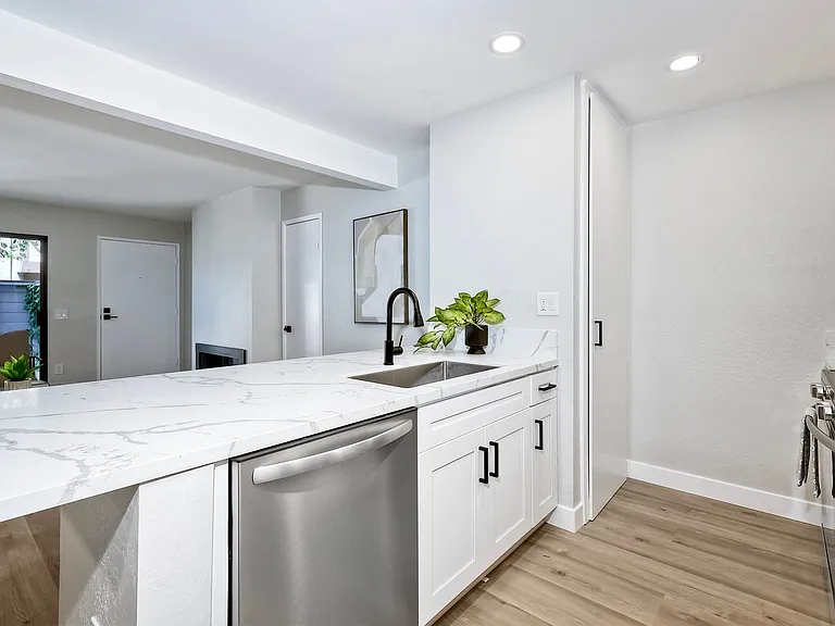 9209 Village Glen Dr #146 — Photo 4