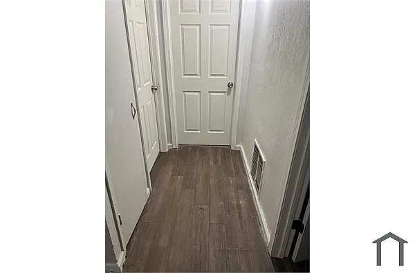 Photo 2 of 12 - 3380 Dickinson St #D - Beaumont, TX Building Photo - 3380 Dickinson St #D