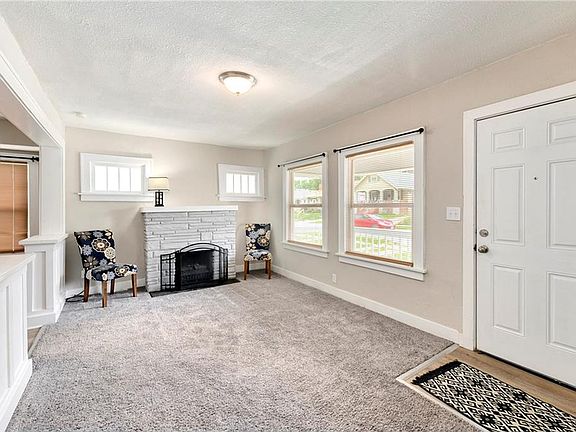 4th image of 1223 S Ash Ave