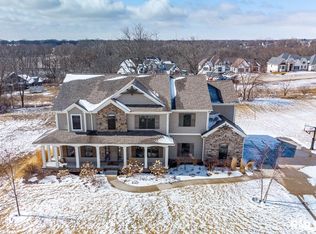 5026 Woody Creek Ln, Bettendorf, IA