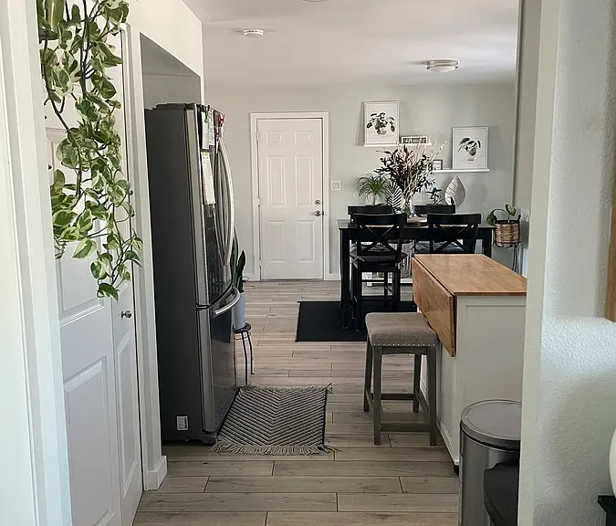 323 E Auburn Dr — Photo 5