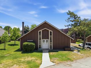 106 Meadow Lakes Dr, Tehachapi, CA 93561
