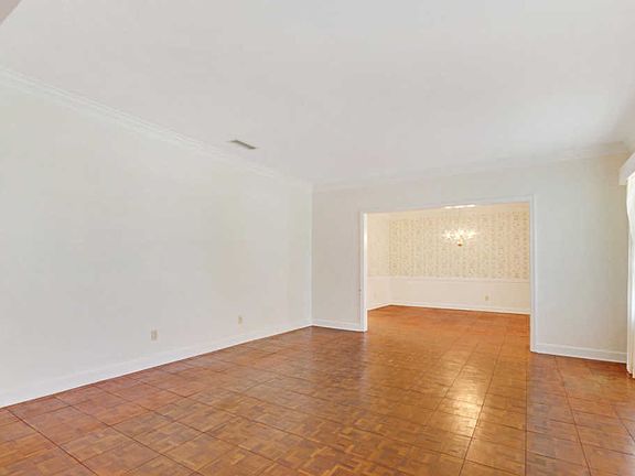 3rd image of 409 Glenbrook Dr