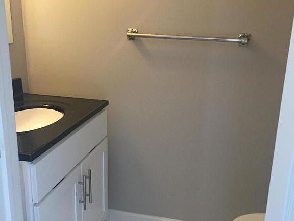 3rd image of 4 Waterview Dr