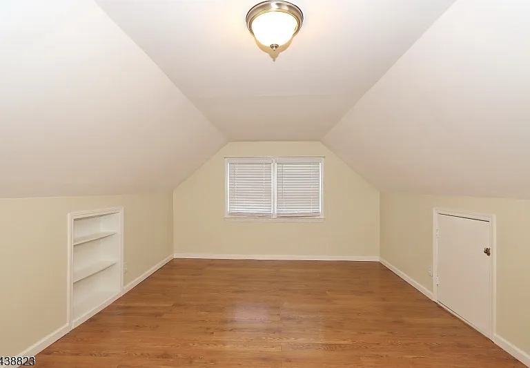 2515 Jackson Ave — Photo 14