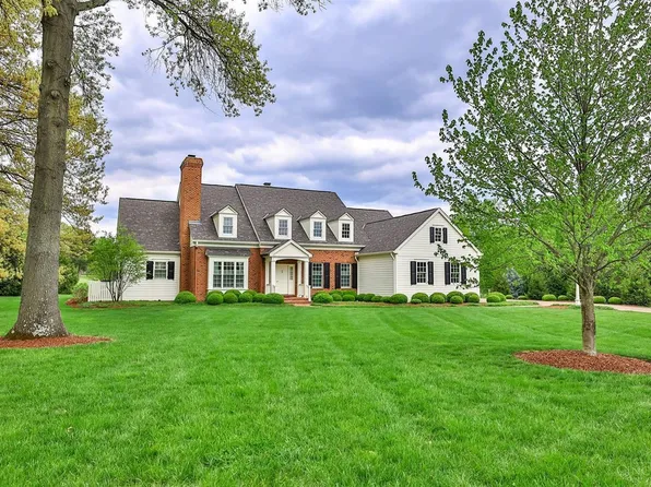 180 Compton Rd, Cincinnati, OH 45215